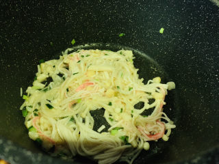 11、金针菇豆腐汤,快速炒软