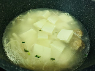 13、金针菇豆腐汤,加豆腐和牛肉丸