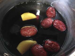 9、糖水鸡蛋,加入红糖煮化