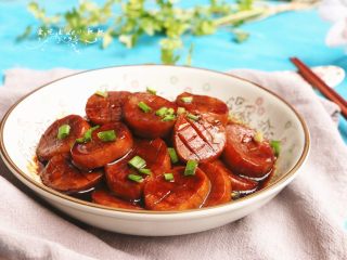 9、酱烧杏鲍菇,装盘出锅,撒上葱花