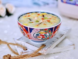15、海虾时蔬双米粥（宝宝辅食）,香糯软滑又营养丰富的海虾时蔬双色粥就出锅咯。