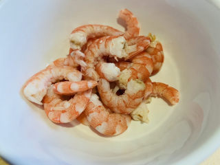 8、虾仁豆腐羹,剥壳，去虾线