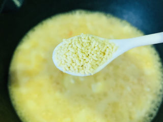 19、虾仁豆腐羹,加鸡精即可，因为咸蛋就挺咸的，不用加盐