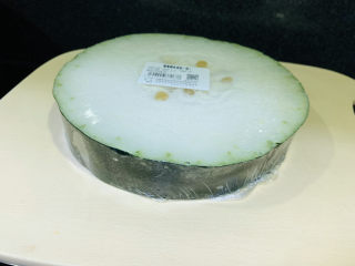 1、海带冬瓜汤,超市常年都有卖冬瓜，买一截，没吃完的保鲜膜包好，冰箱冷藏；