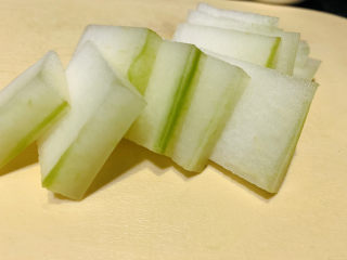 6、海带冬瓜汤,冬瓜去皮，切均匀块状；