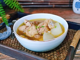 15、白萝卜汽锅鸡,鲜的眉毛掉下来。连汤带肉，萝卜全部吃光哈～