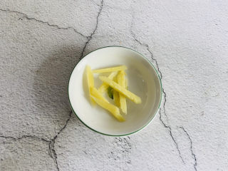 3、冬瓜猪骨汤,姜丝