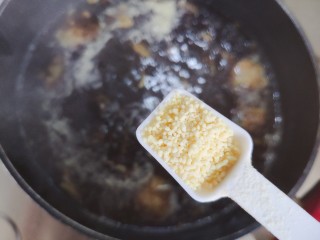 12、紫菜虾皮汤,加一小勺鸡精