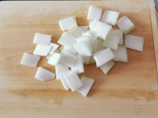 3、海带冬瓜汤,切片