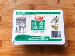 4、浓汤鲫鱼炖豆腐,盒装豆腐