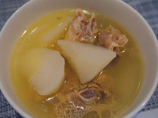 12、萝卜炖鸭肉,萝卜炖鸭肉，夏天喝了开胃呀