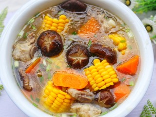 19、香菇玉米胡萝卜排骨汤,无与伦比的享受。