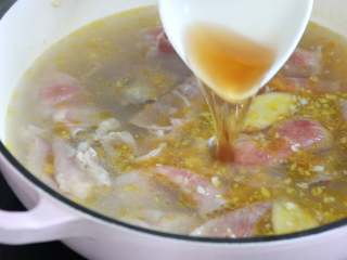 9、酸汤牛肉,加入料酒