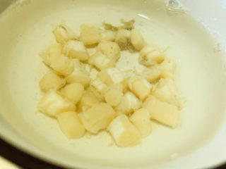 4、海带豆腐汤,干贝泡发；