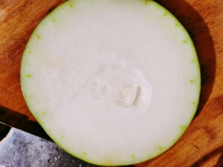 10、排骨冬瓜汤,再把它清洗干净