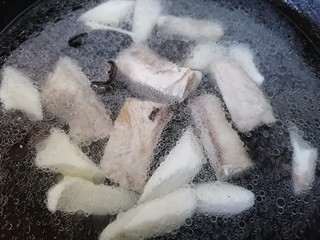 12、山药猪骨汤,加入适量水