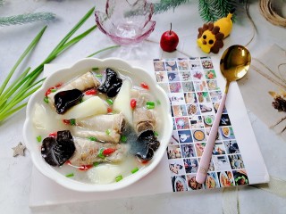 17、山药猪骨汤,拍上成品图，一道美味又营养的山药猪骨汤就完成了。