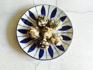 1、#猪五花#紫菜肉丸子大白菜粉丝汤,紫菜肉丸子（紫菜肉丸子做法可参考我的菜谱）