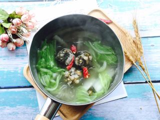 14、#猪五花#紫菜肉丸子大白菜粉丝汤,小米辣椒装饰