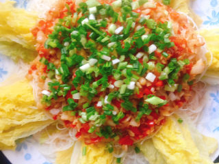 19、蒜蓉娃娃菜,蒸好后取出撒上葱花