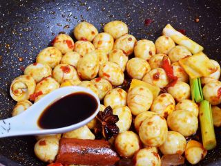 11、香辣啤酒鹌鹑蛋,加入生抽