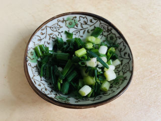 7、冬瓜薏米汤,葱切粒