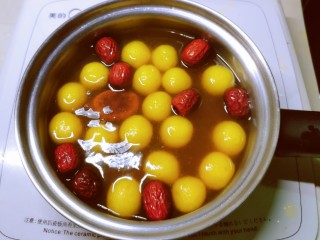 13、南瓜小圆子,煮至红糖融化。