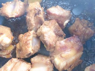 13、糖醋排骨,翻炒均匀