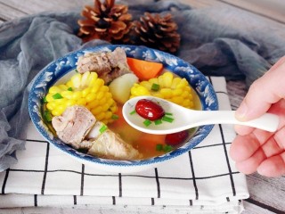14、玉米胡萝卜山药排骨汤,营养美味,养生必备!