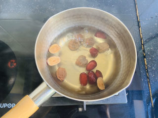 10、糖水鸡蛋,煮至汤色变浓关火