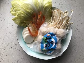 1、什锦汤,首先我们准备好所有食材
