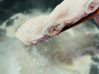 8、山药猪骨汤,捞起猪骨