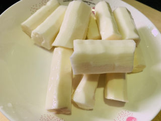 12、山药猪骨汤,并将山药切段，不要切太细