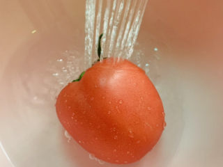 3、番茄豆腐汤,番茄洗净