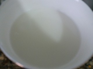 12、香辣花甲,生粉和纯净水调均匀