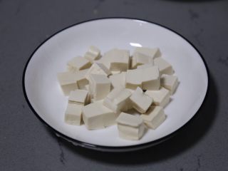 8、白菜豆腐汤,豆腐切小块