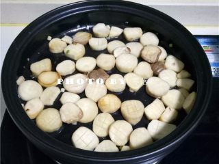 10、蚝油杏鲍菇,中途翻面；