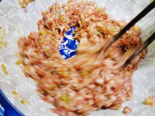 7、冬瓜肉丸汤,朝一个方向搅打