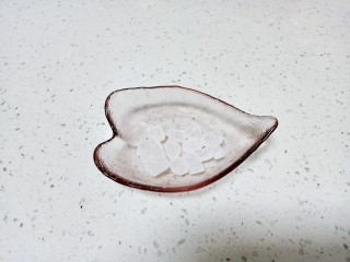 1、苹果雪梨汤,冰糖称好