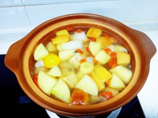 13、苹果雪梨汤,再煮2分钟，搅拌均匀