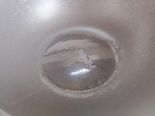 7、西红柿香菇汤,起油锅，油不用太多