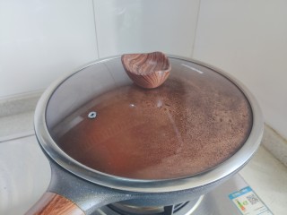 13、西红柿香菇汤,大火烧开之后盖上锅盖，转小火，焖煮3分钟