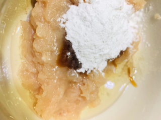 8、冬瓜肉丸汤,加少许淀粉;