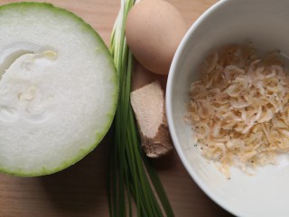 1、冬瓜鸡蛋汤,准备所需食材