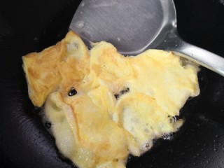 9、冬瓜鸡蛋汤,炒至蛋液凝固