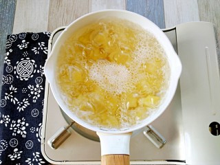 6、孜然土豆,煮开以后，继续煮三分钟