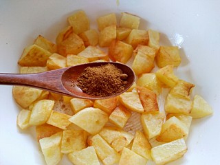 11、孜然土豆,加入孜然粉