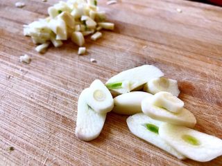 5、蒜蓉西兰花,蒜切片、末