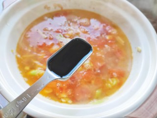 9、砂锅米线,加入生抽