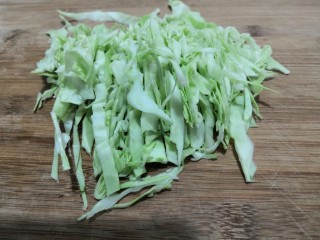 4、陕西胡辣汤,高丽菜，洗干净，切丝备用